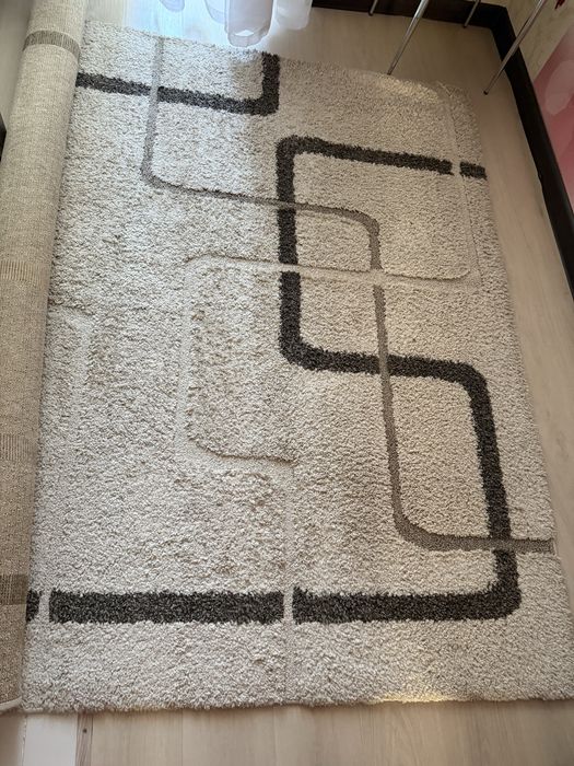 продается ковер светлый и теплый