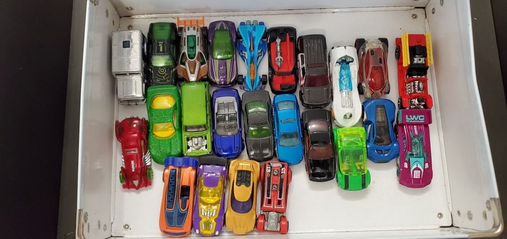 Продавам метални колички