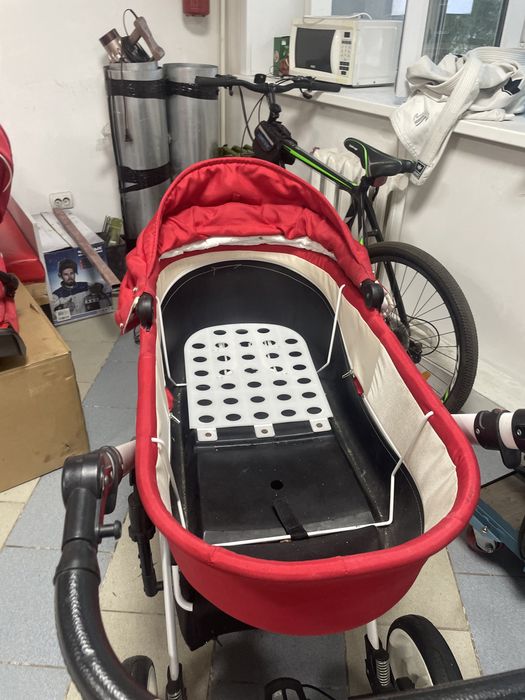 Коляска детская красная