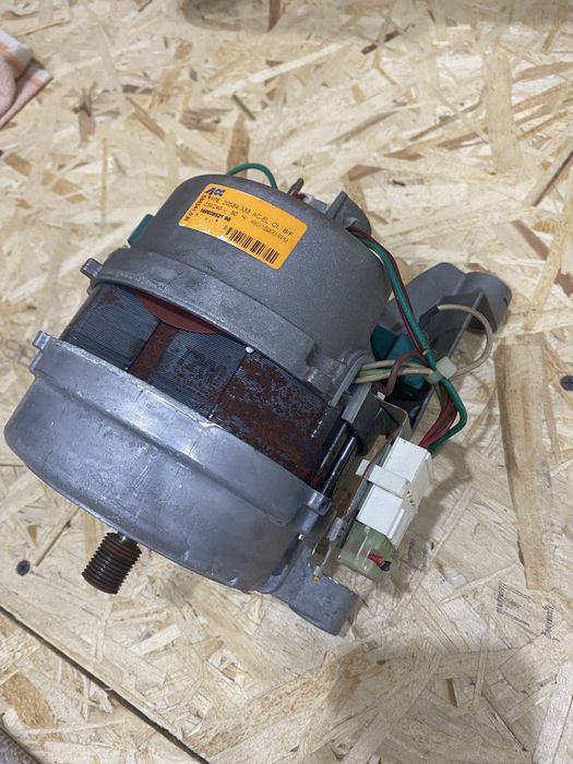 Продам электро двиг от стер.машин индезит