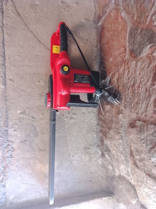 Fierăstrău electric Ganna