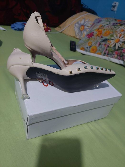 Sandale crem elegante