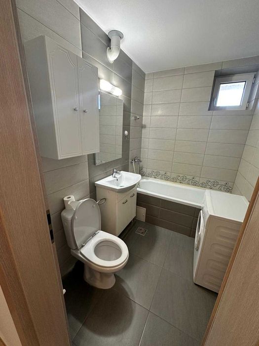 Inchiriez apartament 3 camere - Centru