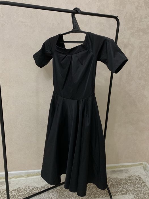 Женственное черное платье б/у