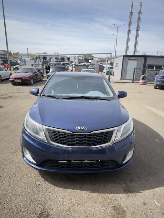 Легковая машина Kia Rio 2014