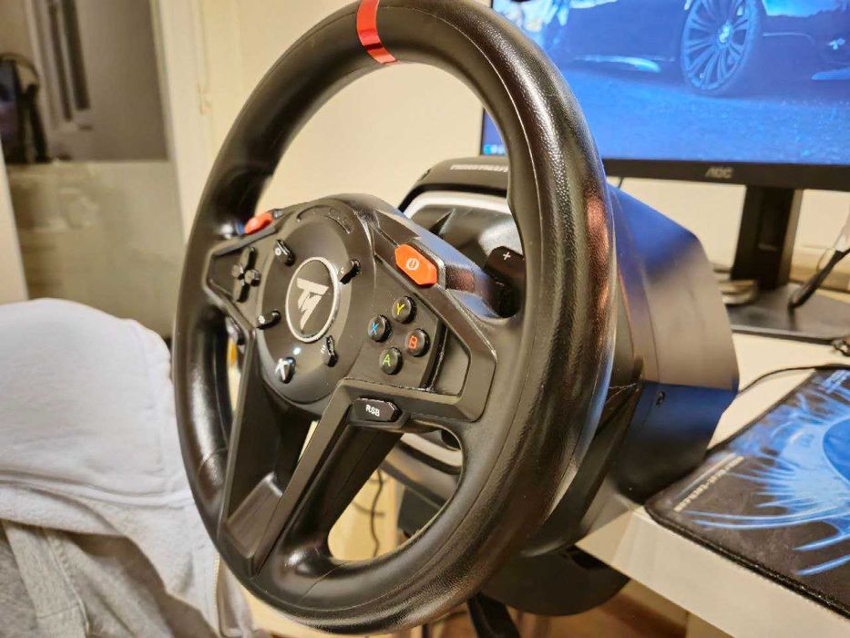 Волан Thrustmaster T128 с педали в перфектно състоятние (PC и XBOX)