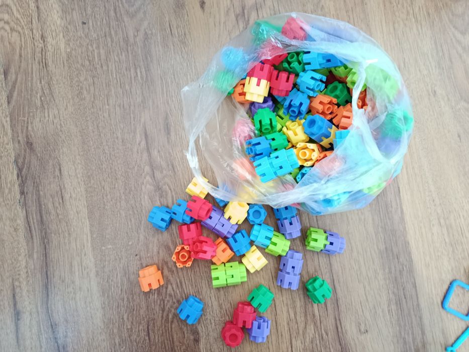 Играчки за малко деца и конструктори