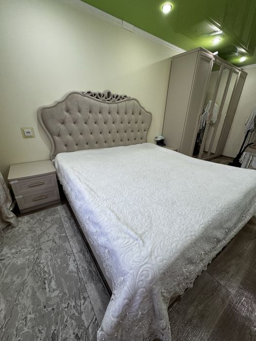 Продаю кровать с 2 тумбочками Мокко