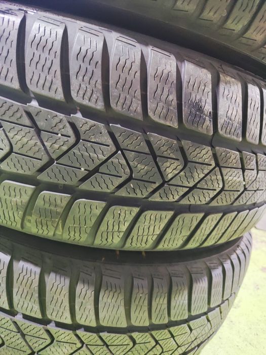 4 бр зимни 225/55/17 Pirelli runflatt