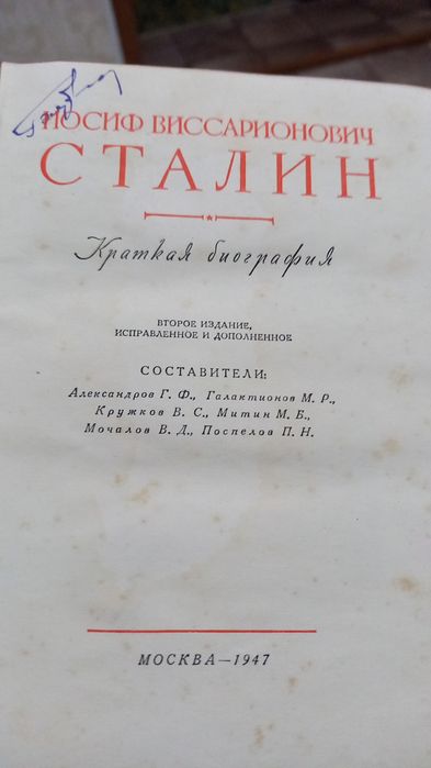 Книги продам . .