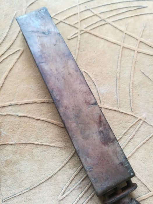 стар кожен масат над 100годишен