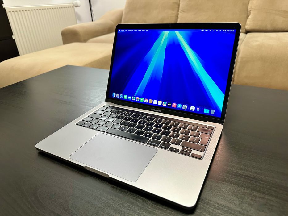 MacBook Pro 13" 2020 cu TouchBar - 325 de cicluri - Full Box