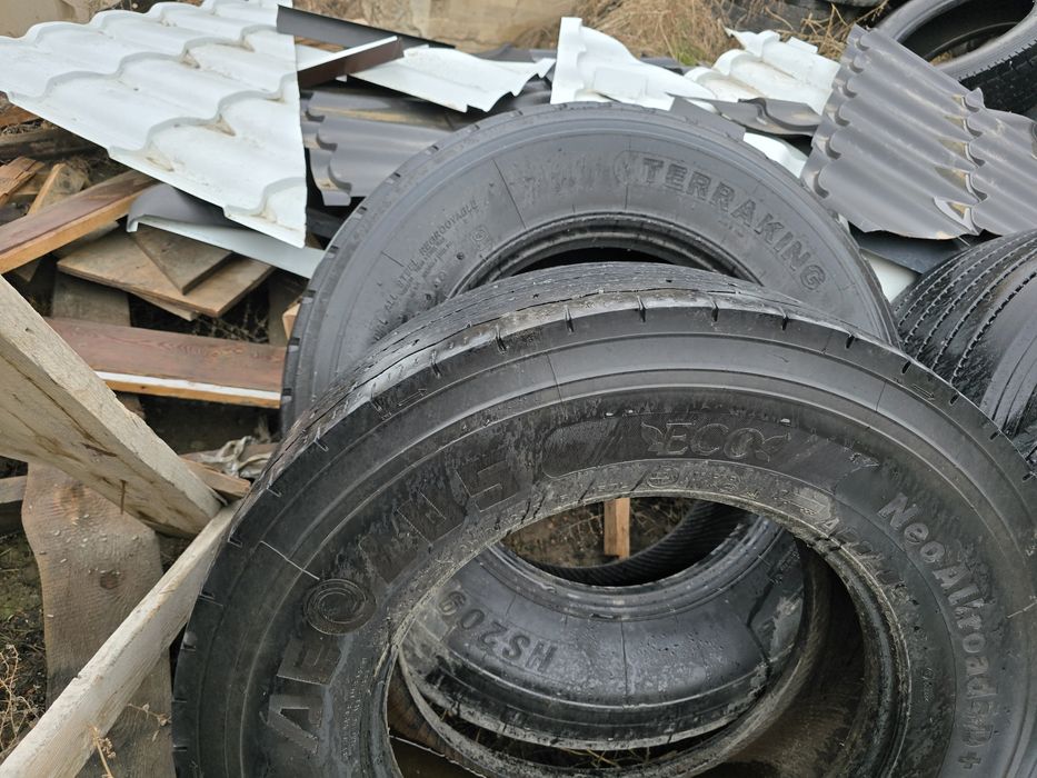 Шины для грузовых автомобилей  бу