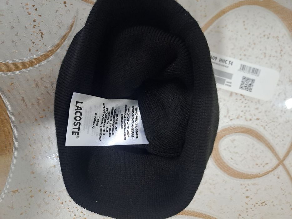 Vând căciula Lacoste nouă originală