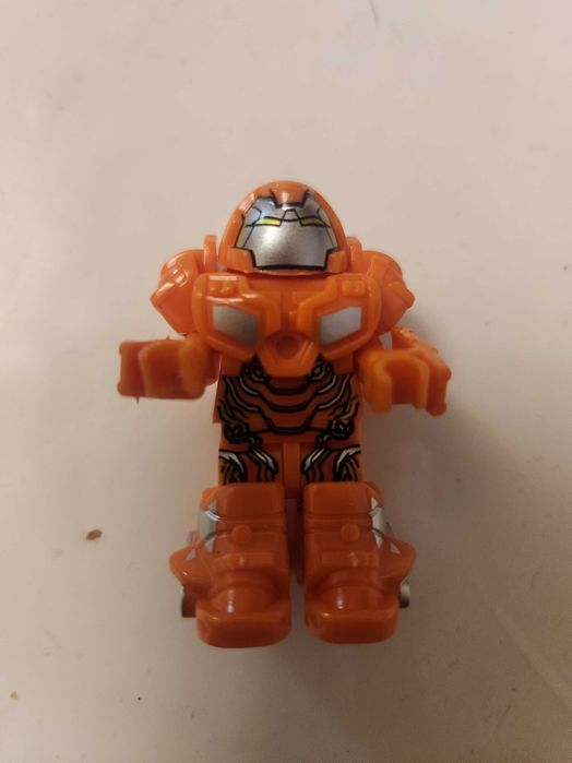 9 минифугурки от алтернативен конструктор