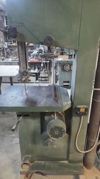 Utilaje tamplarie lemn abric ,banzic, circular ,slaif, presa, exhaustor,masina ascutit cutite abric etc