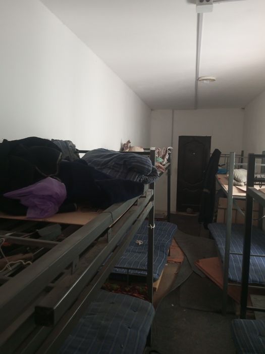 Konteyner sotiladi krovati bilan