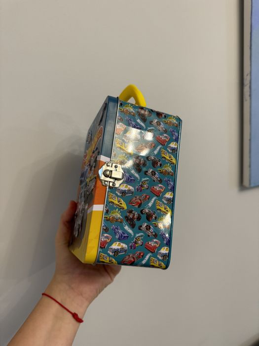 Гараж чемодан для машинок