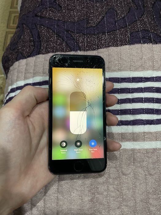 Продам Айфон SE 2 128gb