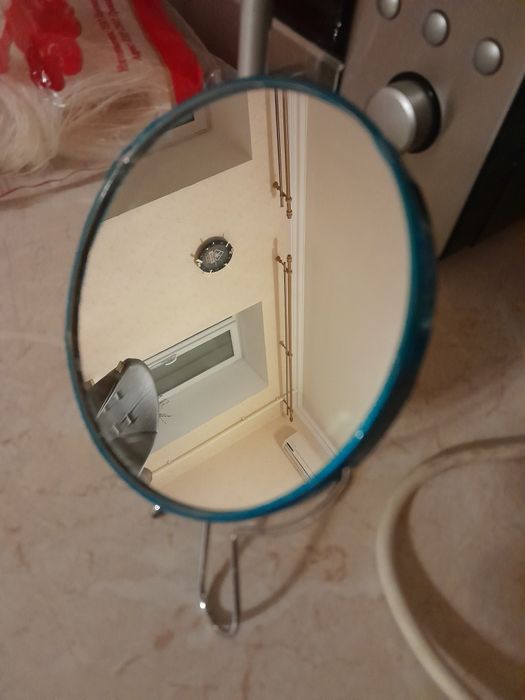Продам зеркало настольное