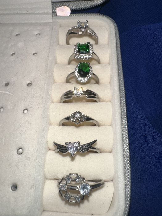 Серебрянные кольца продам срочно