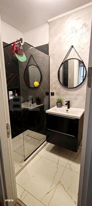 Apartament cu 3 camere, 63 mp, cu 2 bai si balcon mare, in zona Valea
