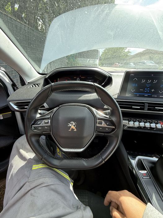 На части Peugeot 5008 1.2 бензин ръчка  208 000 km., 2019 година