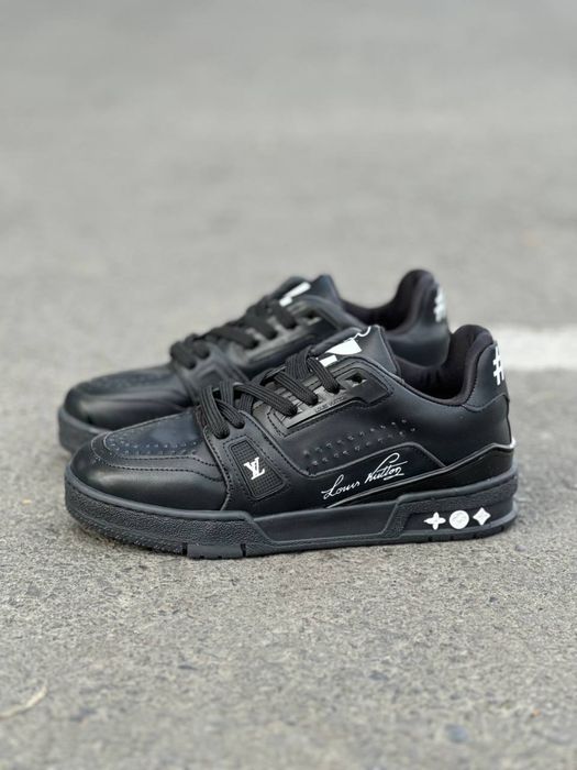 Женские кроссовки