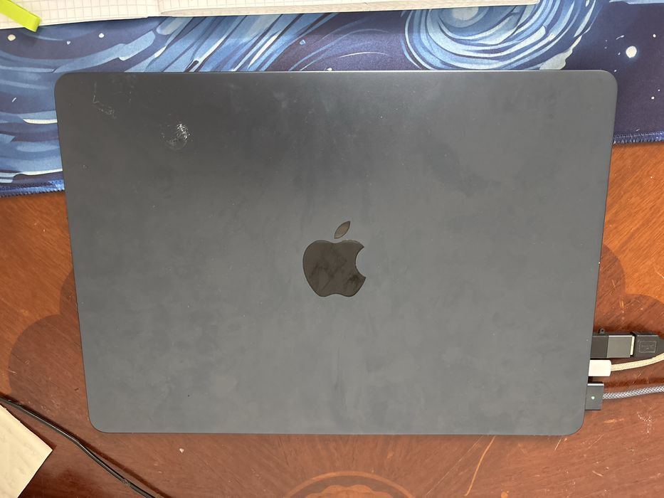 Макбук м3 256гб акб 95%