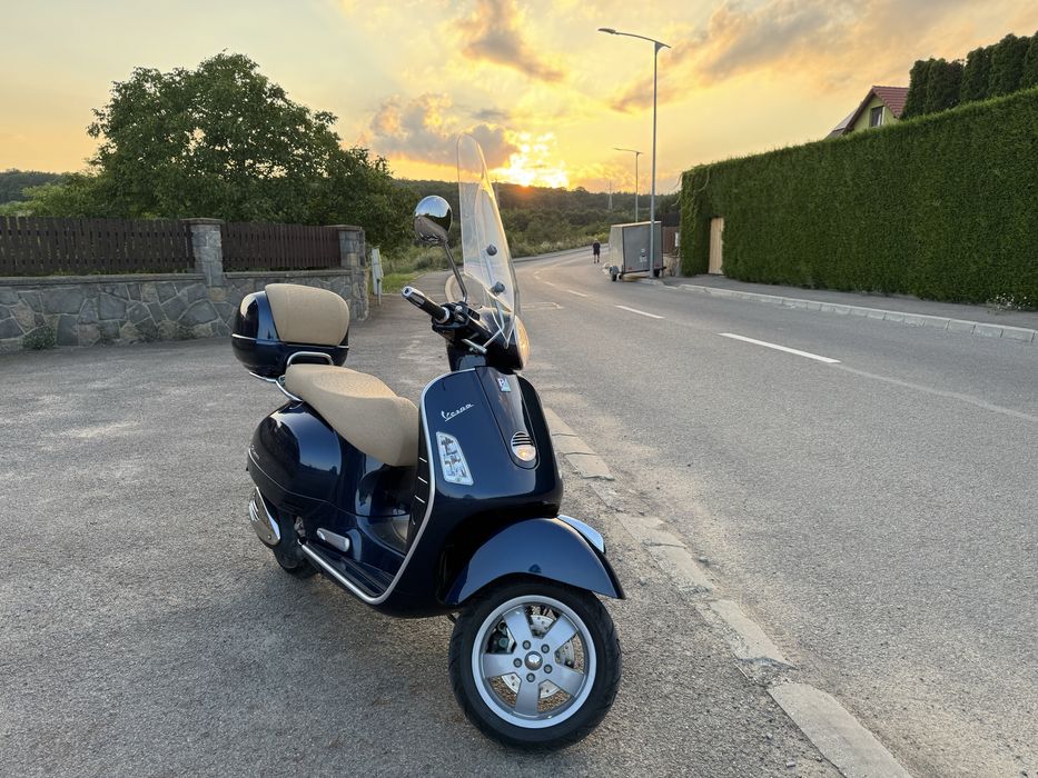 Piaggio Vespa GTS 300 ie
