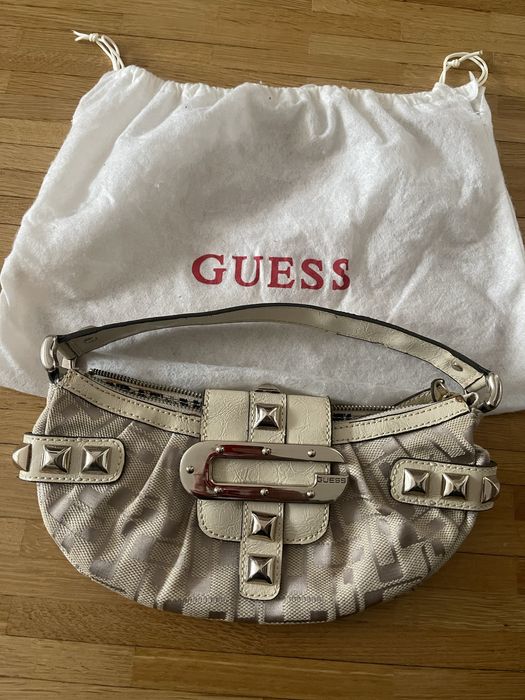 Mini geanta de mana Guess crem cu detalii aurii stare foarte buna