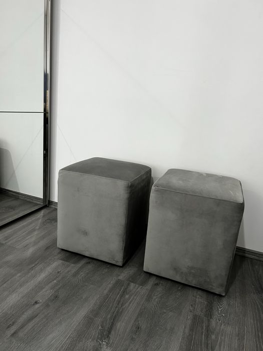 Vand 2 tabureti noi catifea