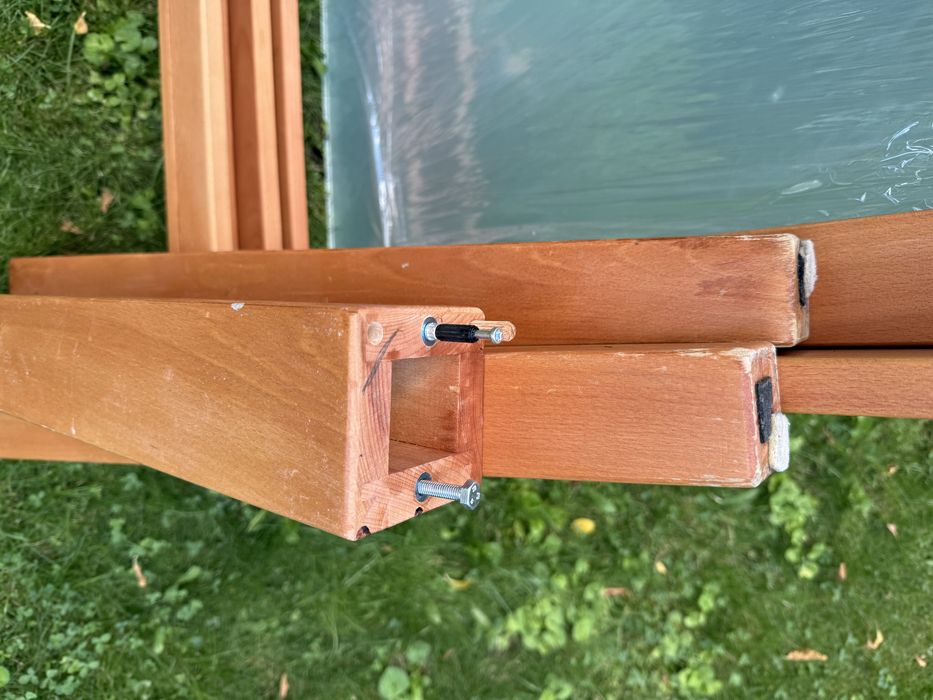 Продавам трапезарна маса от масивно дърво