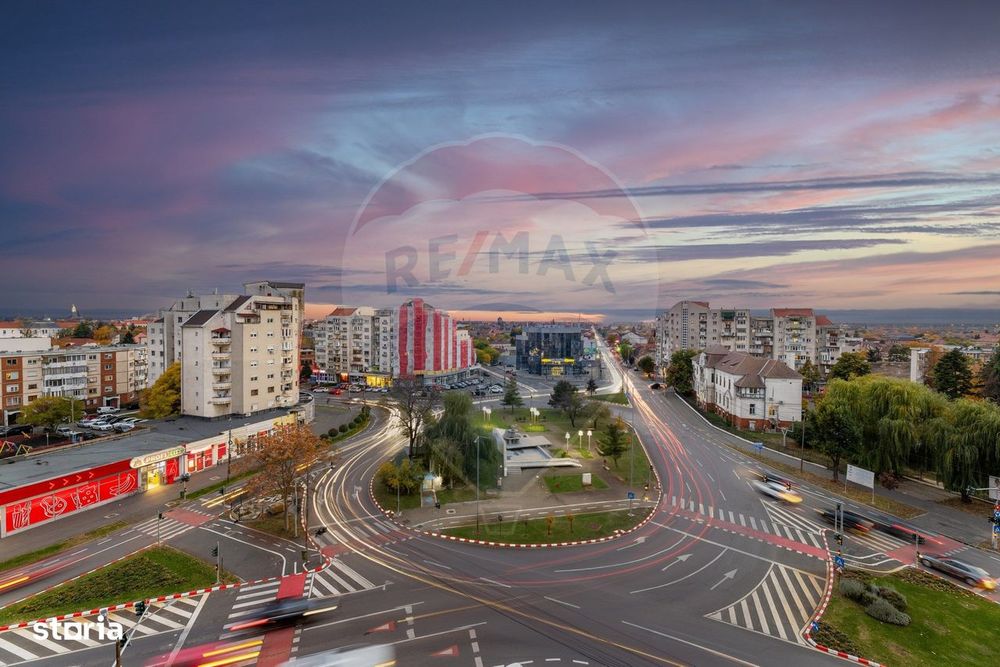 Apartament de vânzare cu 4 camere decomandat - Zona Intim