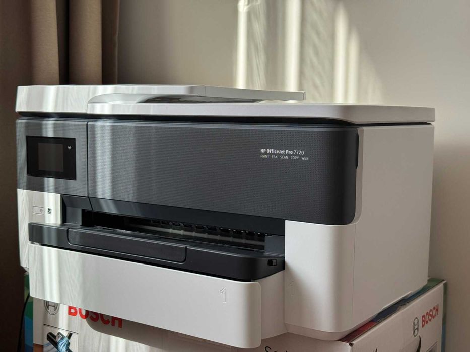 ПРОДАВАМ Принтер HP OfficeJet Pro 7720 Wide Format