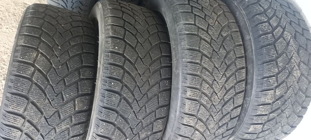 Комплект зимних шин 215/50R17