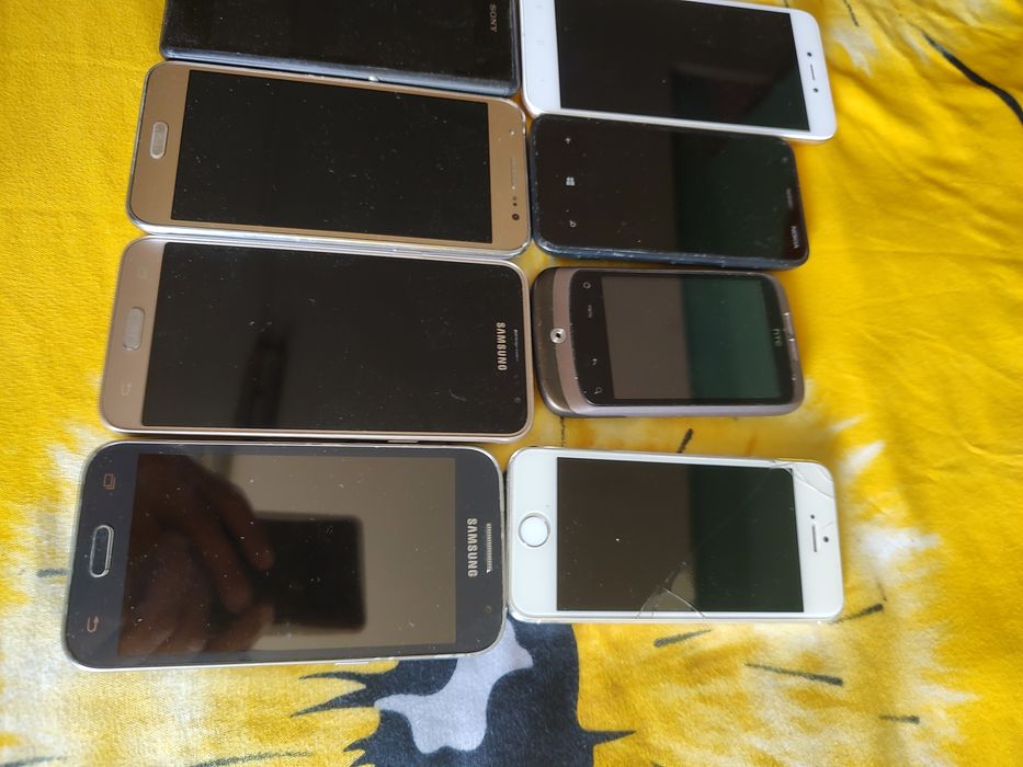 Lot telefoane mai vechi ,dar funcționale estetic8/10