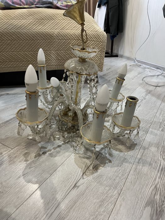 Продам люстры.