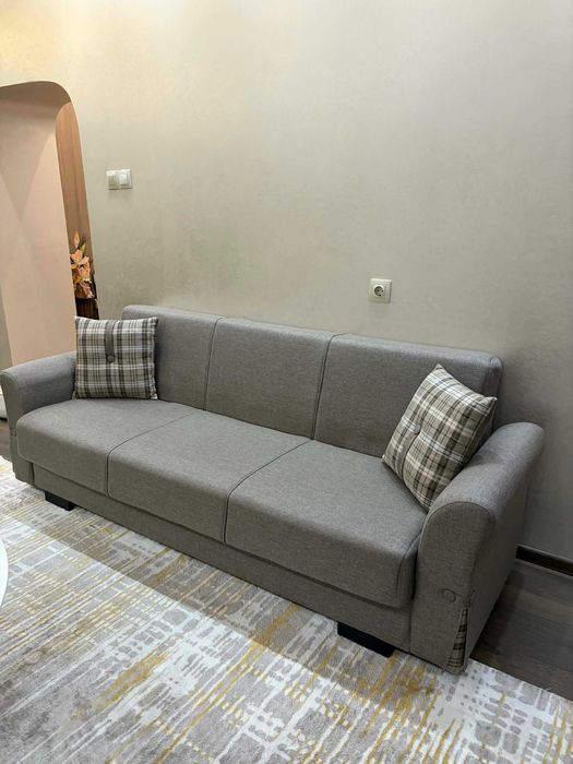 Два еднакви дивана