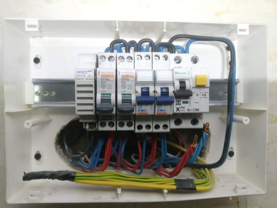 Electrician       24/24h