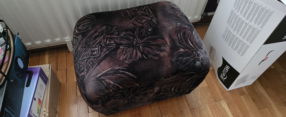 Диван с два фотьойла и две таборетки