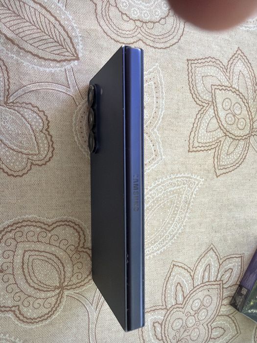 Продам телефон ZFold 6 256 g
