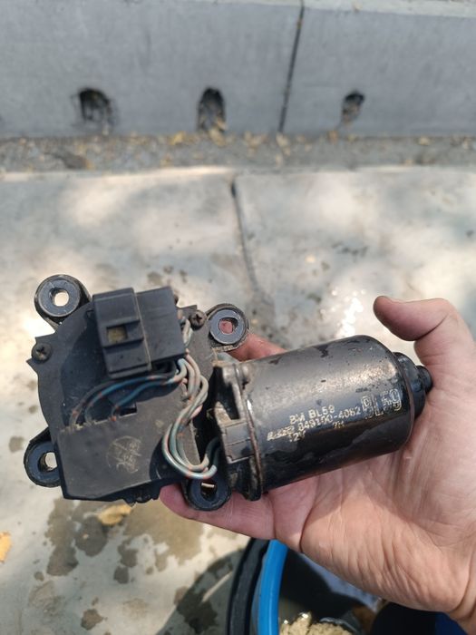 Моторчик дворников Mazda 323