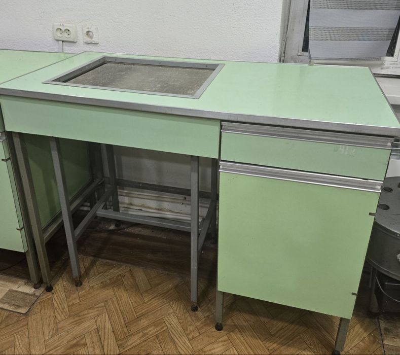 Продам лабораторную мебель б/у