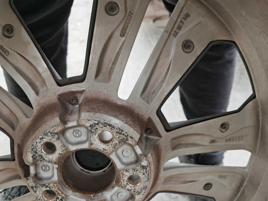 ОРИГИНАЛНИ джанти със гуми!! AUDI