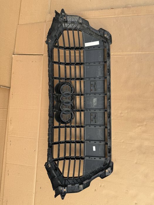 Решетка / Маска AUDI Q3 F3 S-Line