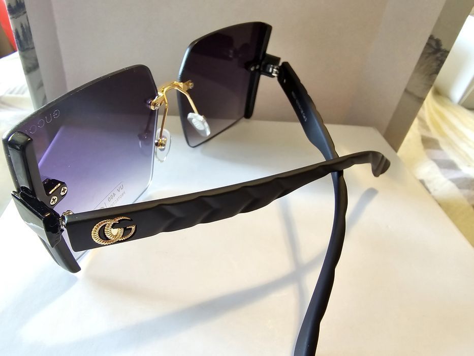 Ochelari de soare Gucci.