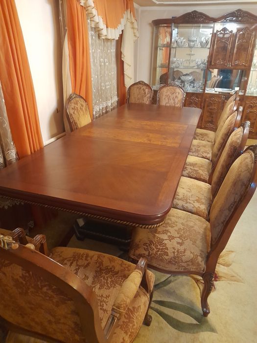 Продаётся гостевой стол в отличном состоянии