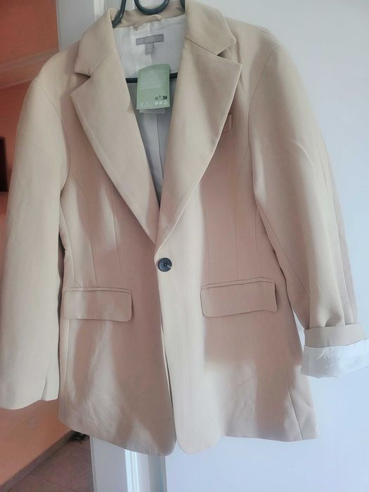 Дамско вталено сако