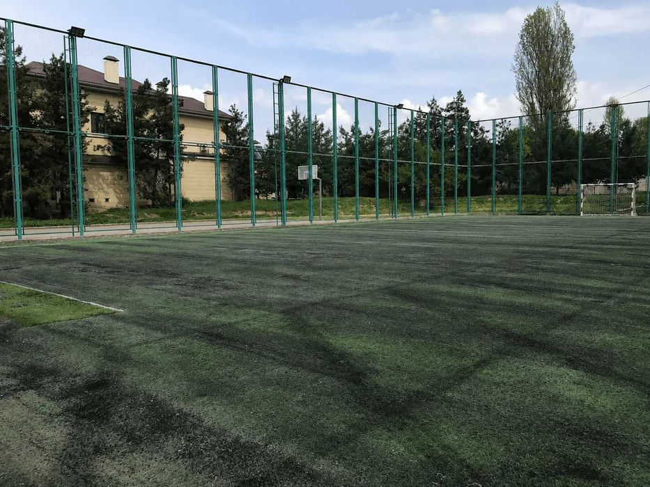 Kechqurun mini futbol maydoni mini polya Toshkent Olmazor Beruniy